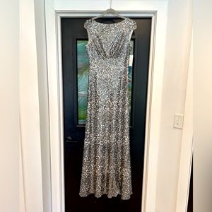 SILVER SEQUIN EVENING GOWN • FORMAL • NWT EXCELLENT CONDITION